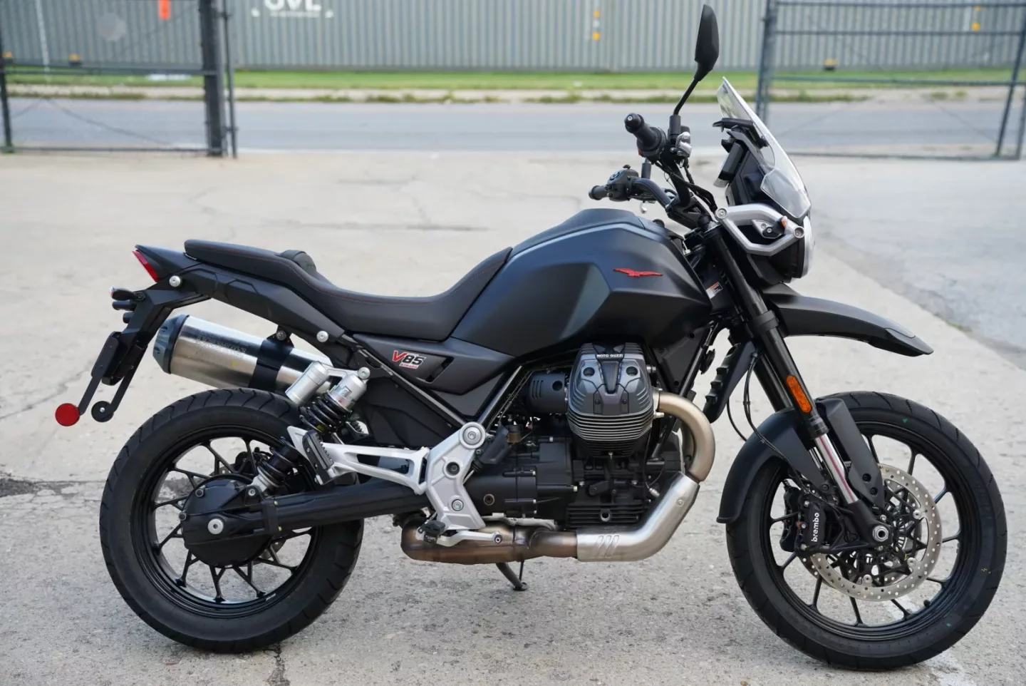 2025 Moto Guzzi V85 - Strada Black - DEMO