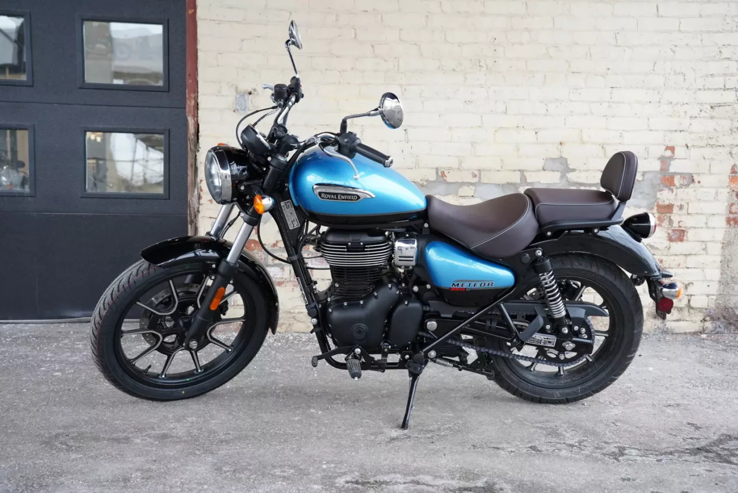 6727b0d5013fee14be3f5a06 2024 Royal Enfield Meteor 350 - Supernova Blue