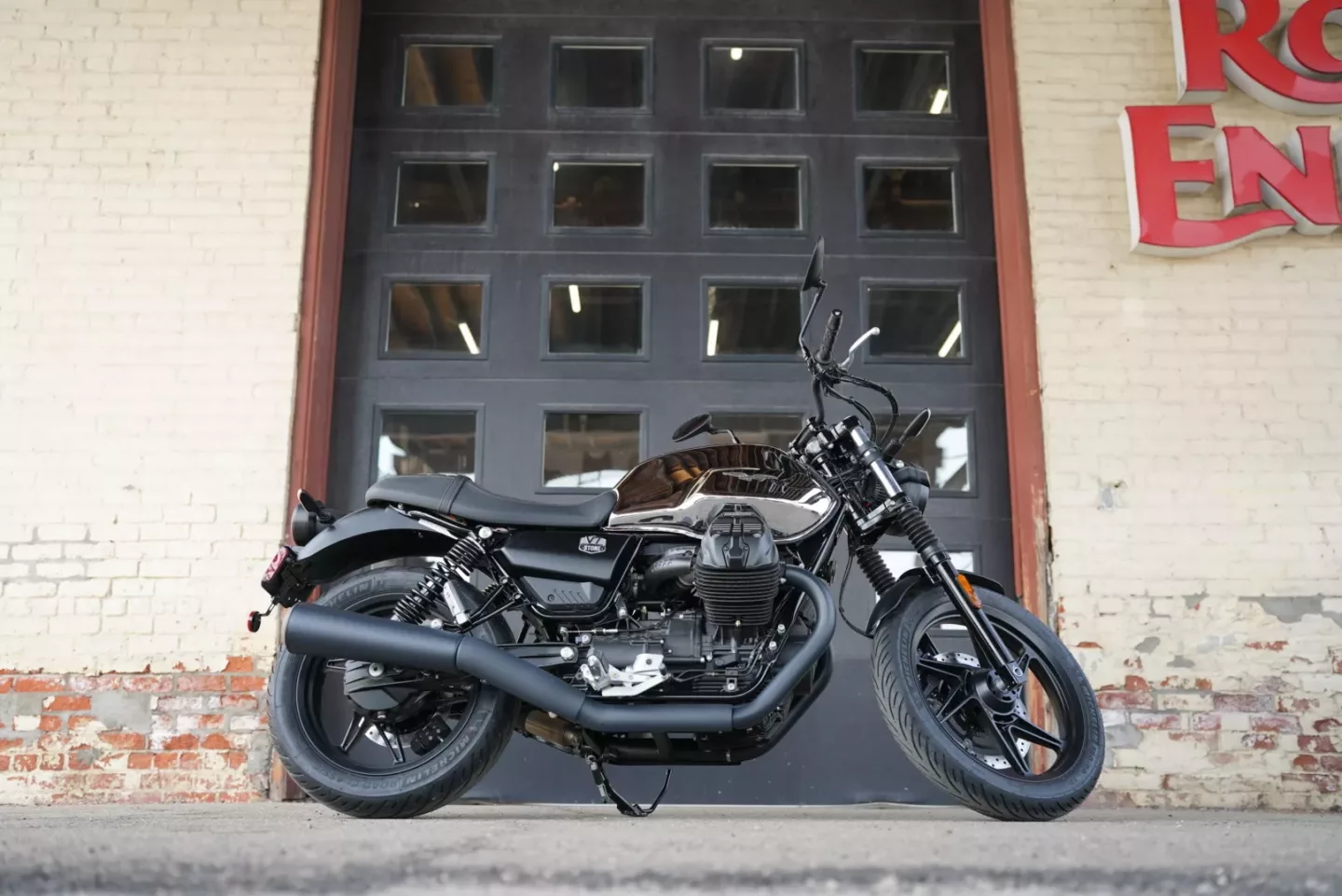 2025 Moto Guzzi V7 Stone - Chrome