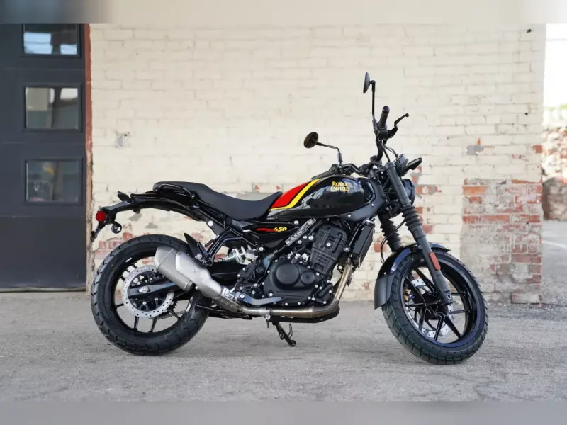 2026 Royal Enfield Guerrilla 450 - Playa Black