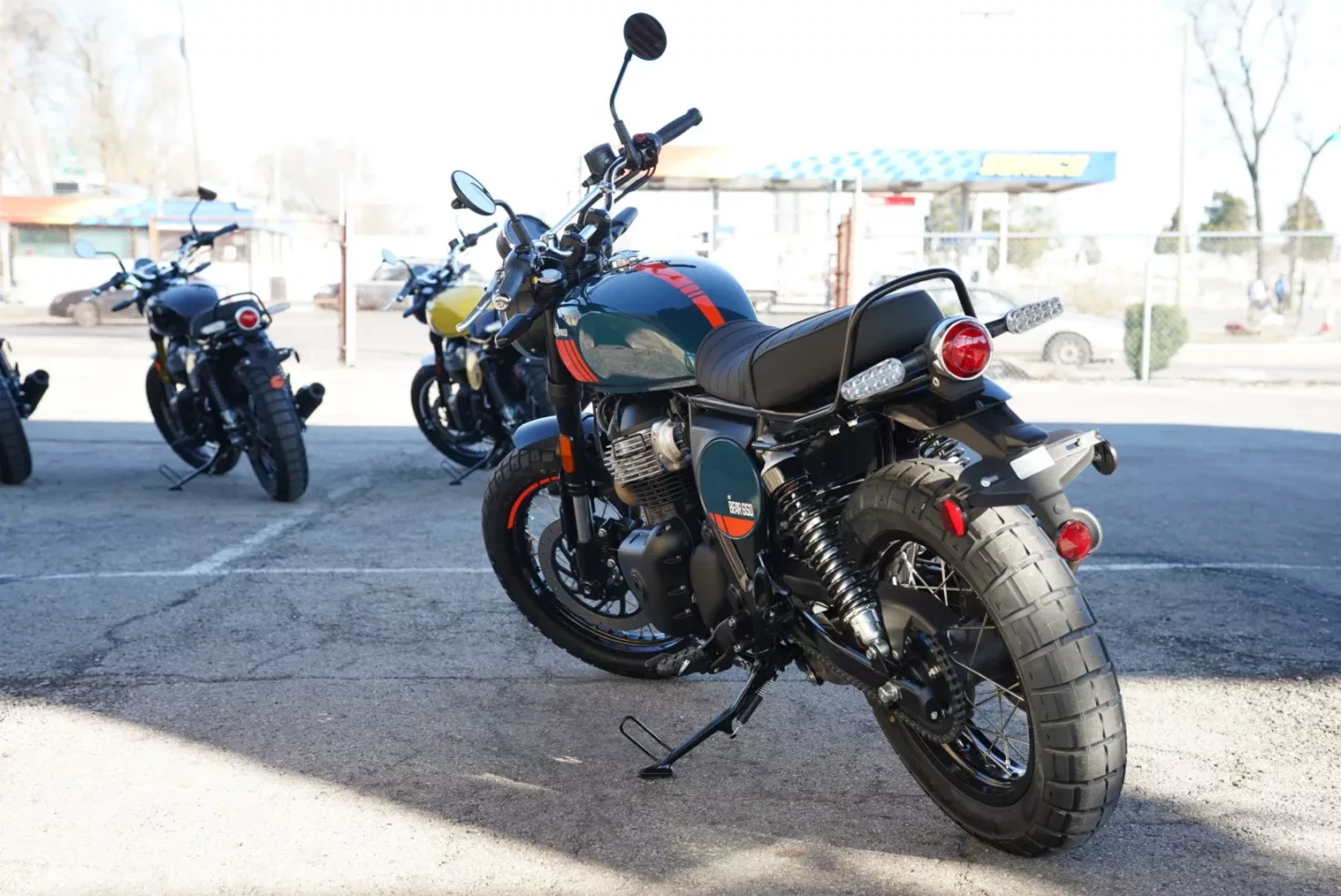 6980ee899fd4b2bb5309a842 2025 Royal Enfield Bear 650 - Petrol Green - Demo