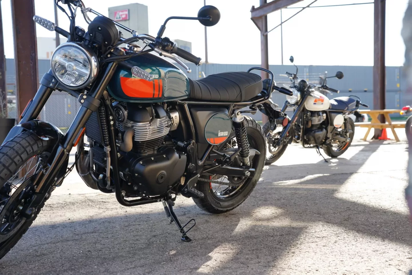 6980eef94d14bf6b660c4d92 2025 Royal Enfield Bear 650 - Petrol Green - Demo