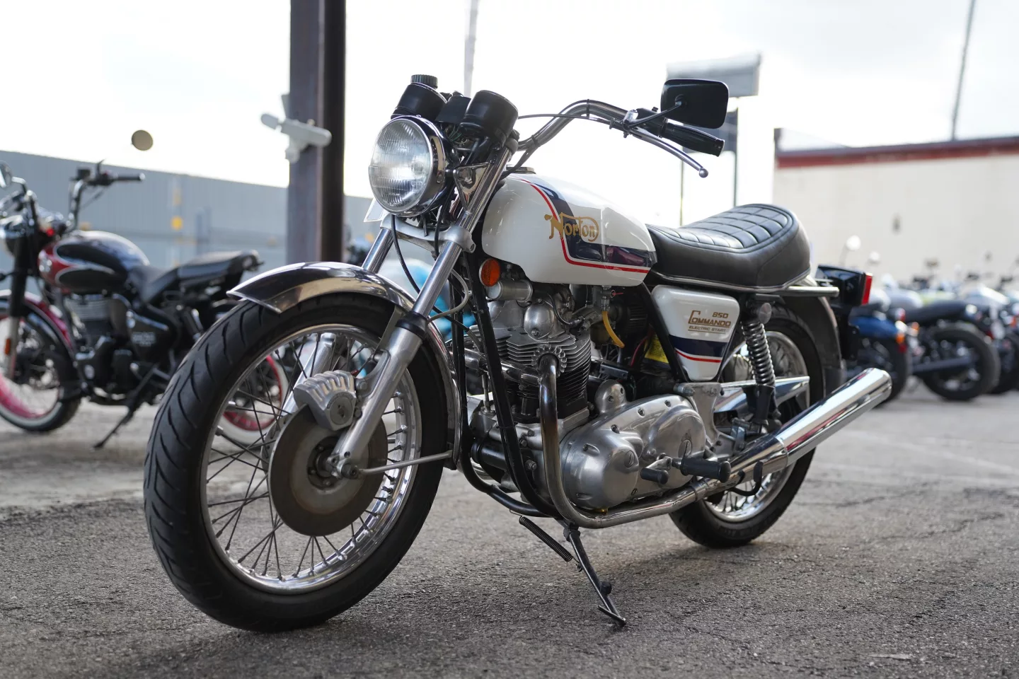 69a08c6ccdef568fe102a673 1975 Norton Commando 850