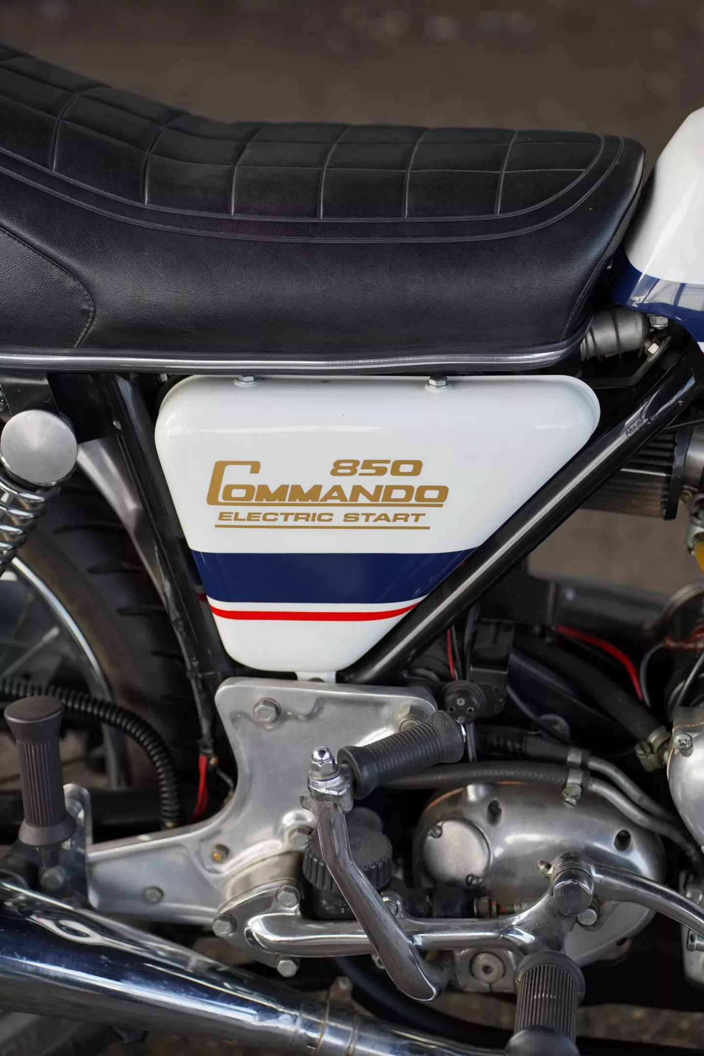 69a08cb2c0b20c1a0102e332 1975 Norton Commando 850