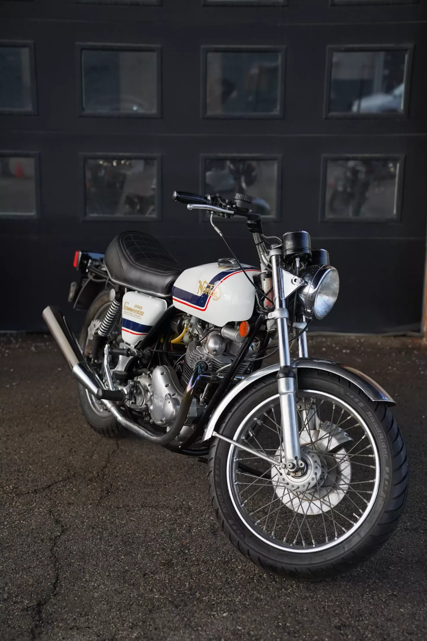 69a08d366bdc8363410c01a2 1975 Norton Commando 850