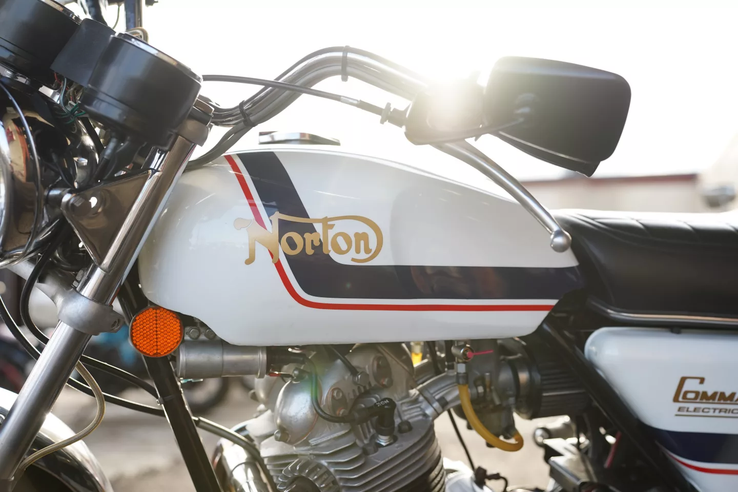 69a08d82d55bc22f7a091e12 1975 Norton Commando 850