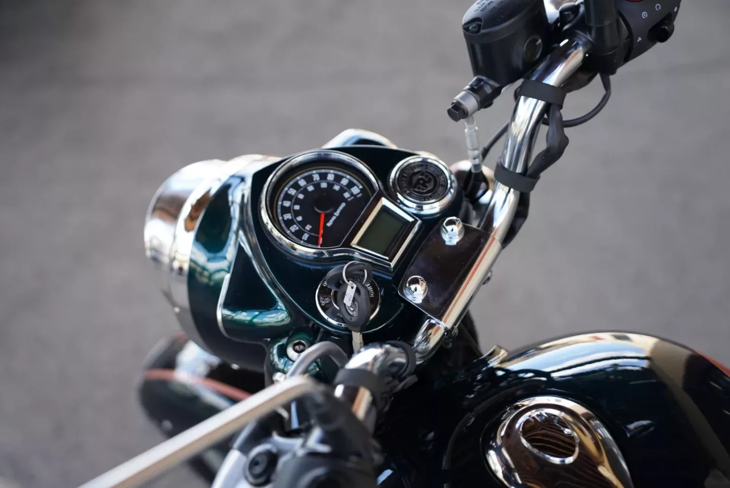 2024 Royal Enfield Classic 350 - Halcyon Green