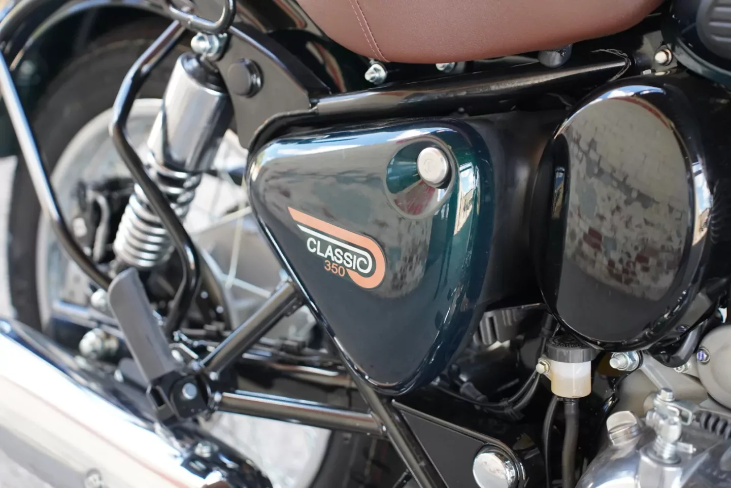 2024 Royal Enfield Classic 350 - Halcyon Green