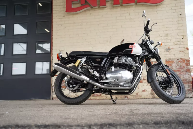 69d6d0d89299bb646f0ec6f2 2024 Royal Enfield INT650 - Black Pearl DEMO
