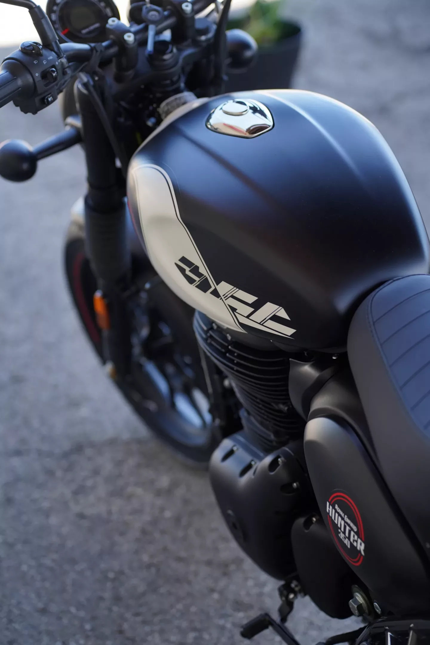 DSC00029 2027 Royal Enfield Hunter 350 - Tokyo Black