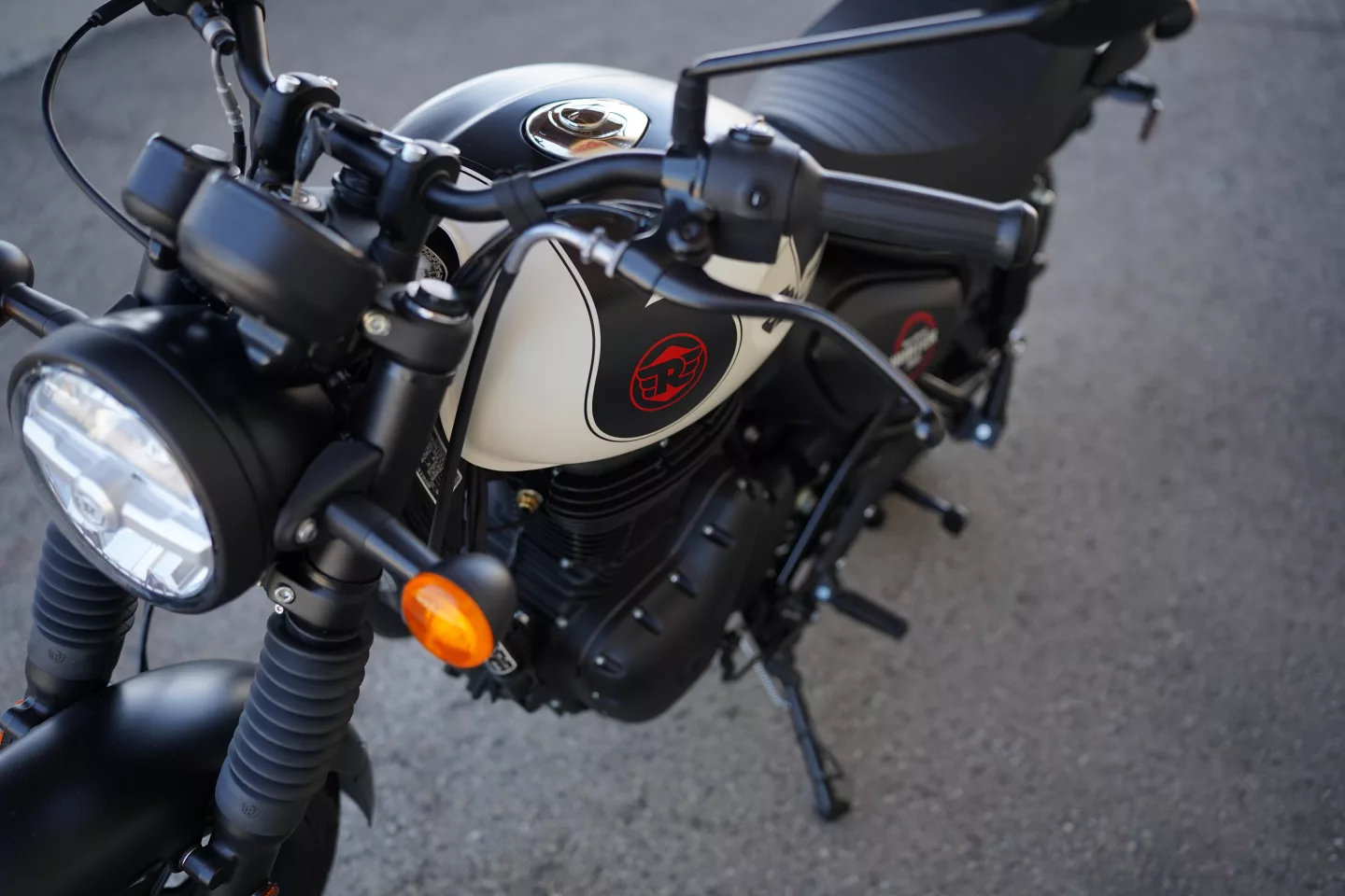 DSC00045 2027 Royal Enfield Hunter 350 - Tokyo Black