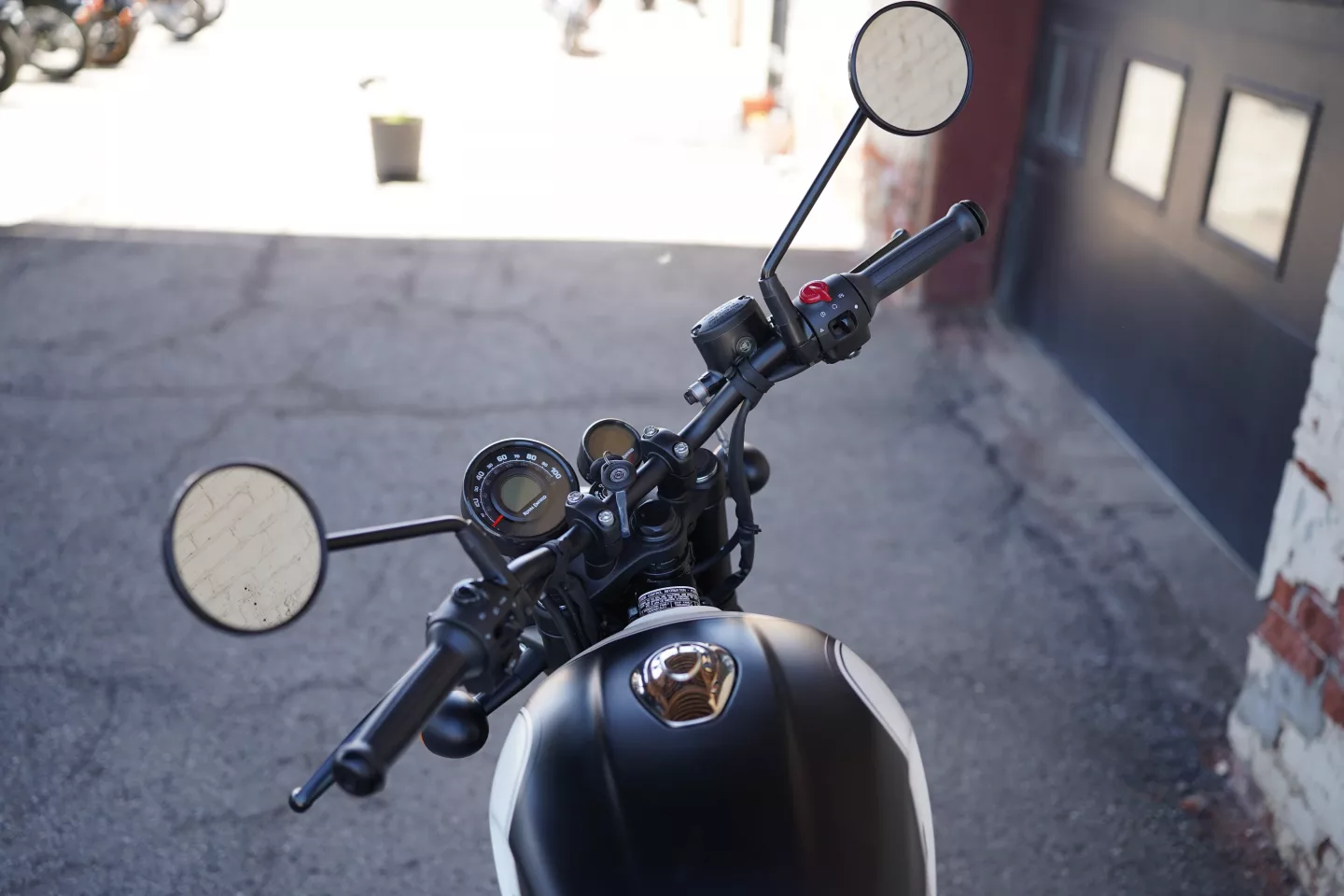 DSC00055 2027 Royal Enfield Hunter 350 - Tokyo Black