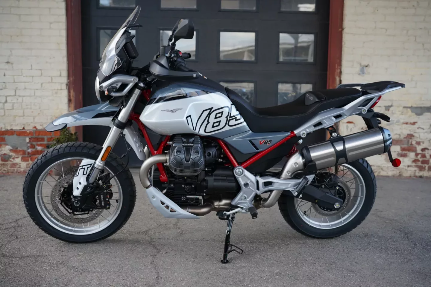 DSC00182 2025 Moto Guzzi V85TT - GRIGIO TAMBORA