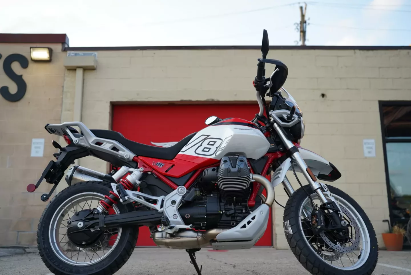 DSC00342 2025 Moto Guzzi V85TT - ROSSO FUJI