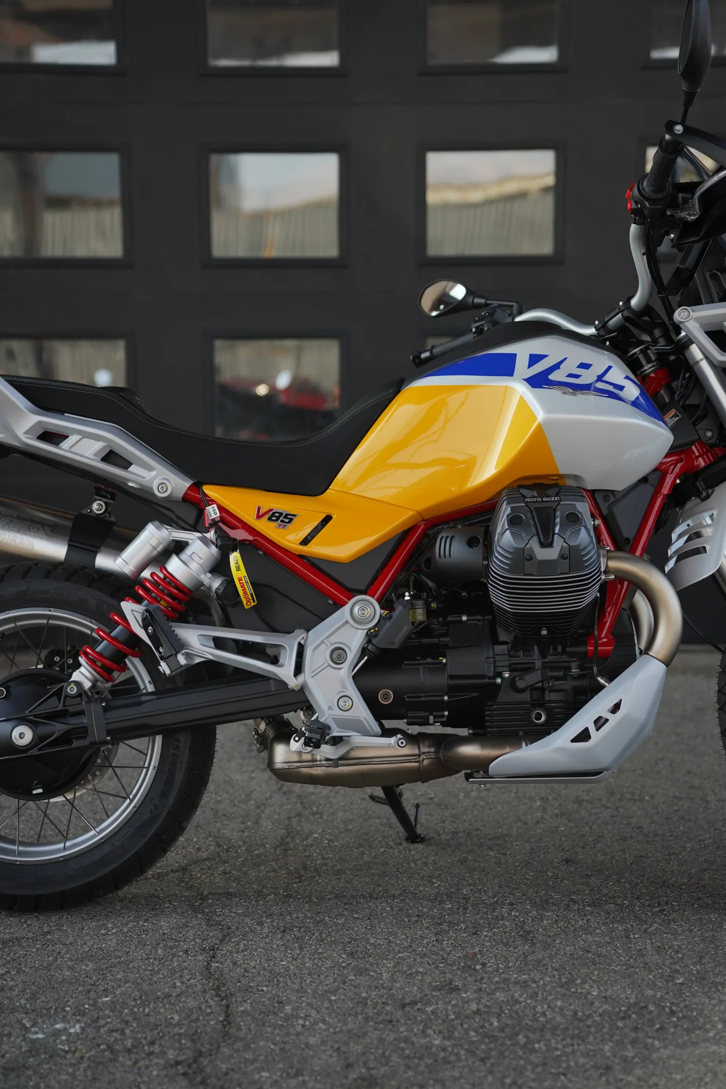 2027 Moto Guzzi V85TT - Giallo Wadi