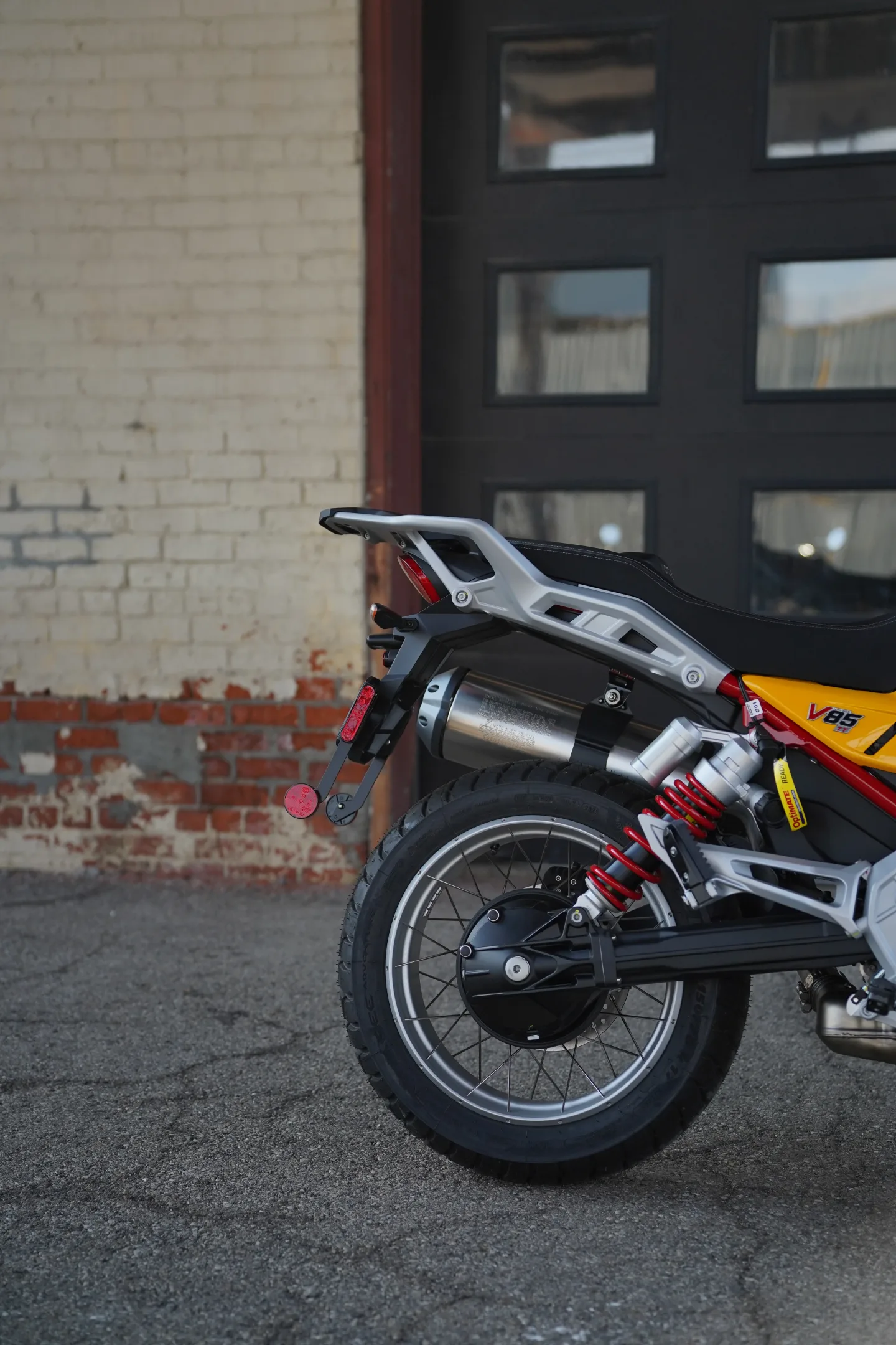 2027 Moto Guzzi V85TT - Giallo Wadi