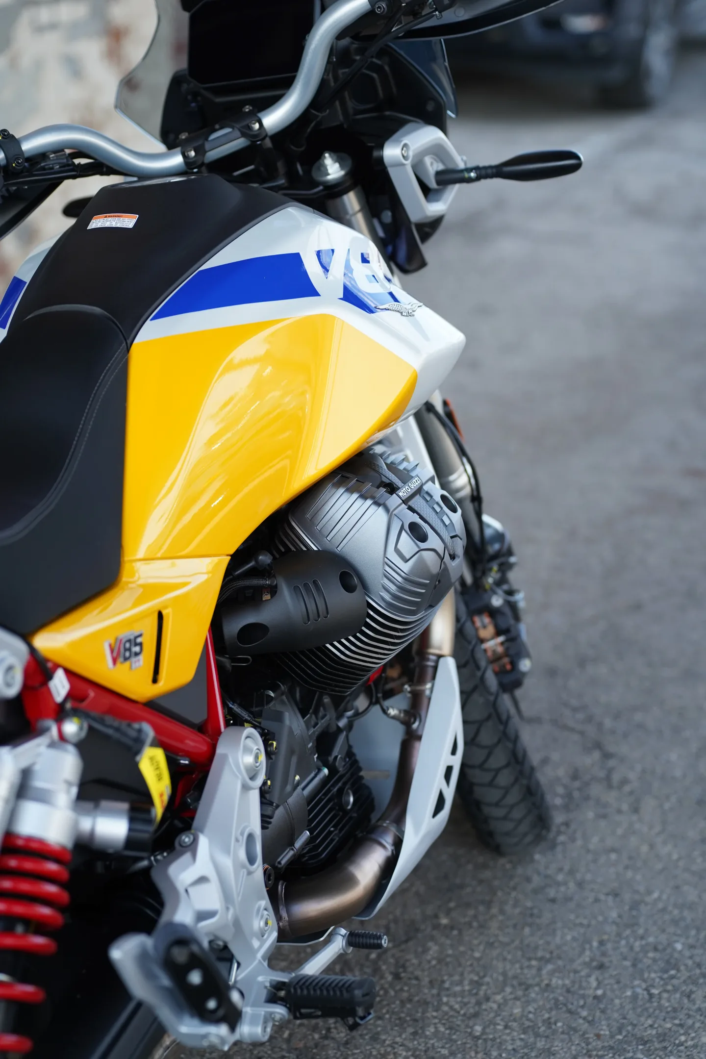 2027 Moto Guzzi V85TT - Giallo Wadi