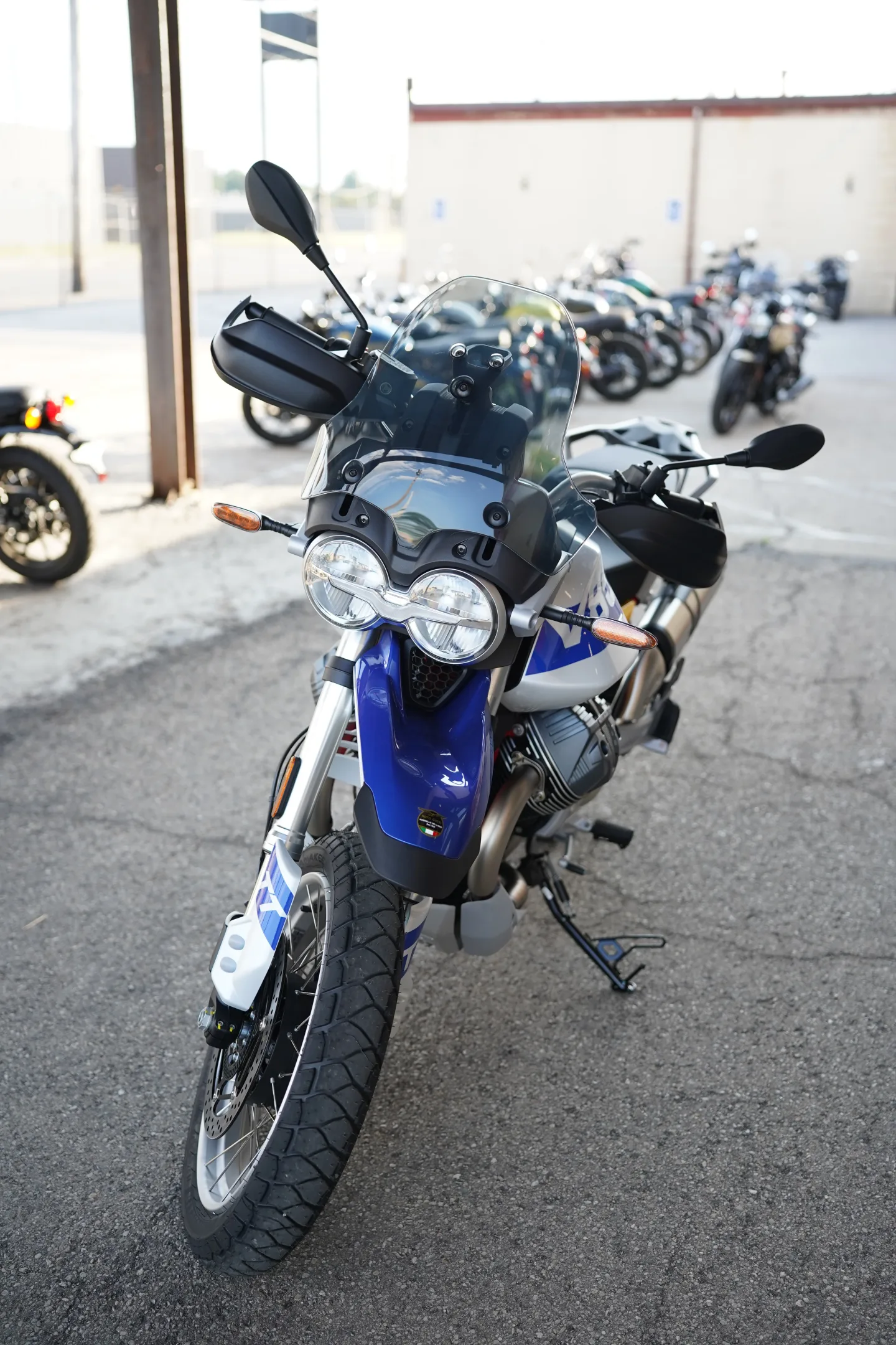 2027 Moto Guzzi V85TT - Giallo Wadi