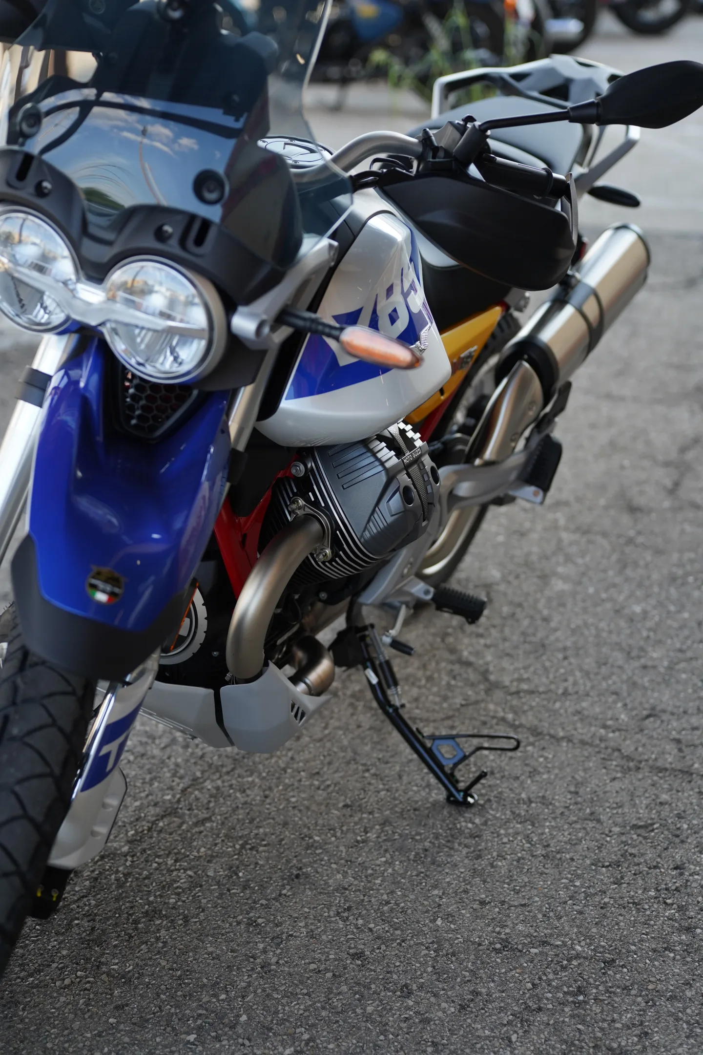 2027 Moto Guzzi V85TT - Giallo Wadi