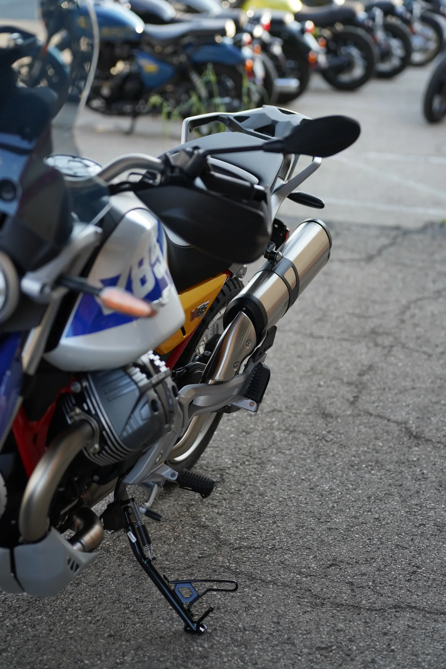 2027 Moto Guzzi V85TT - Giallo Wadi