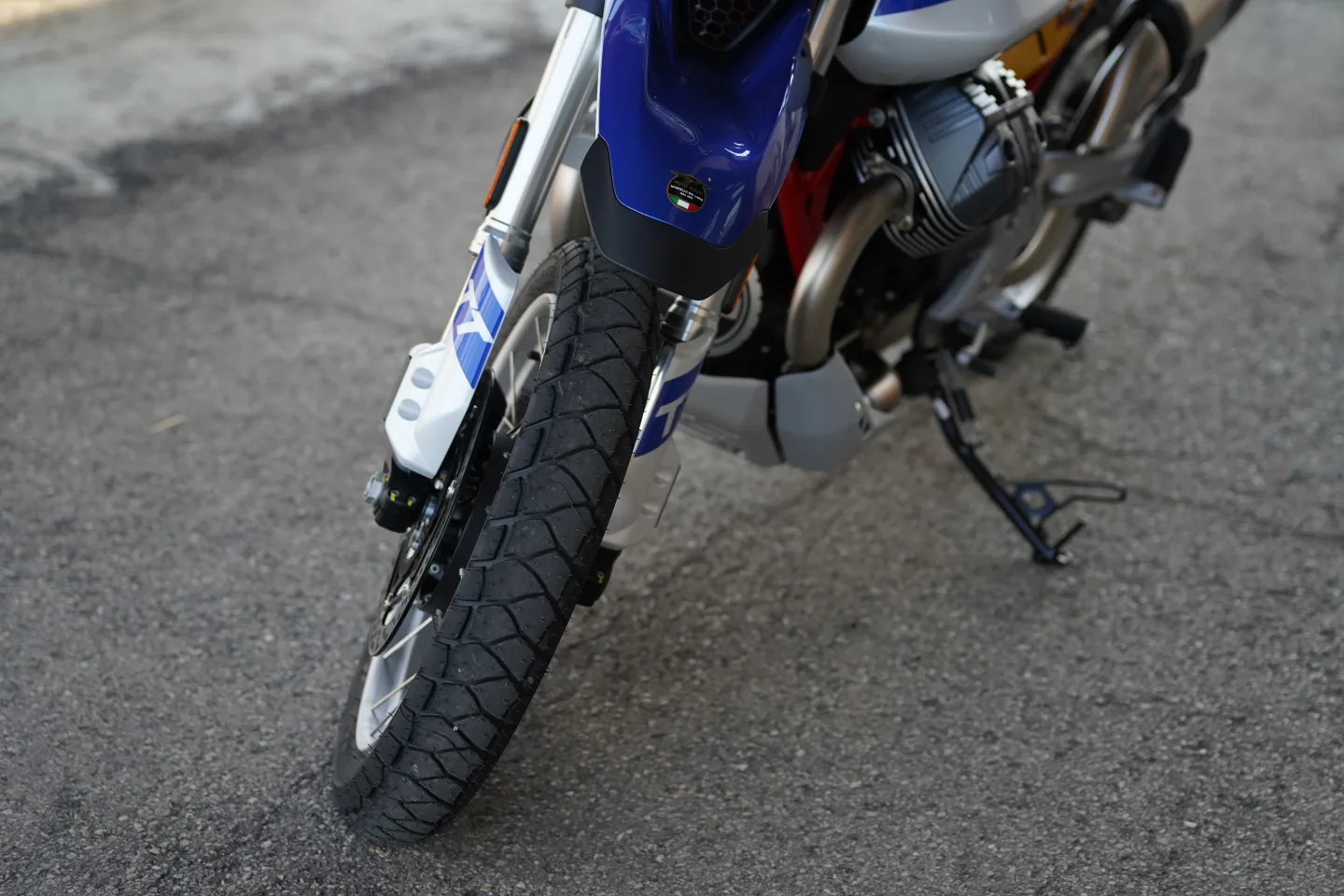 2027 Moto Guzzi V85TT - Giallo Wadi