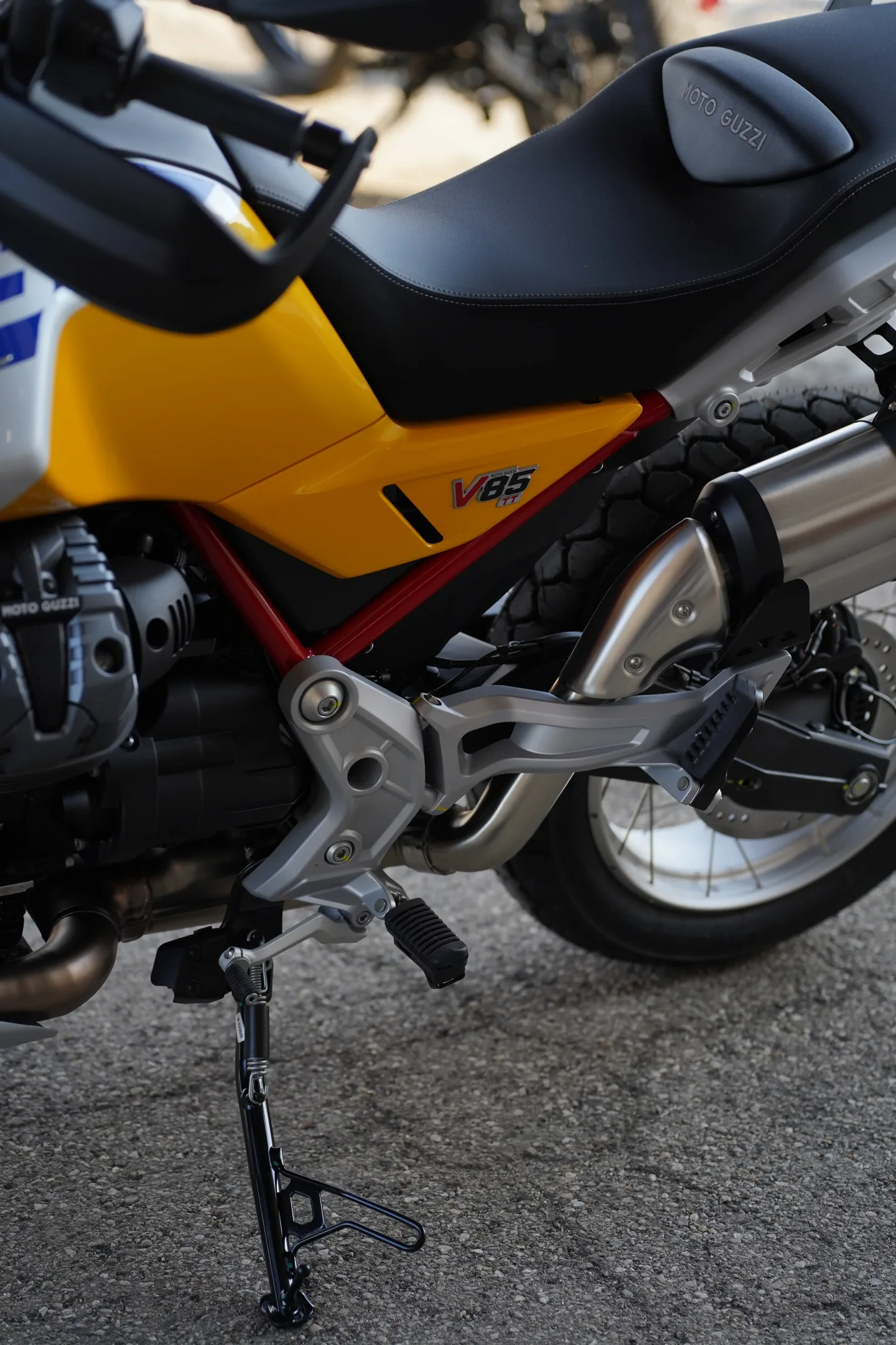 2027 Moto Guzzi V85TT - Giallo Wadi