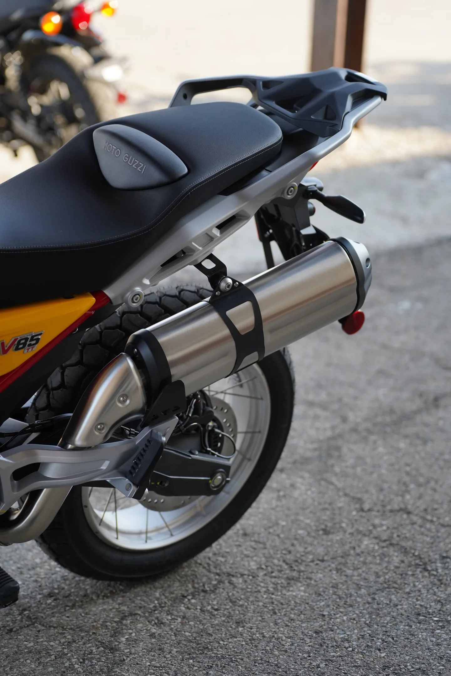 2027 Moto Guzzi V85TT - Giallo Wadi