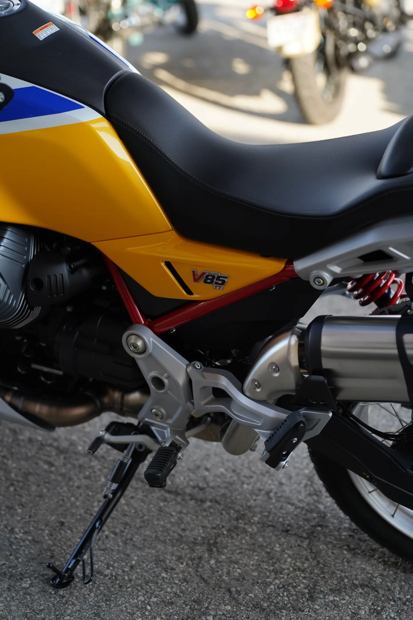 2027 Moto Guzzi V85TT - Giallo Wadi