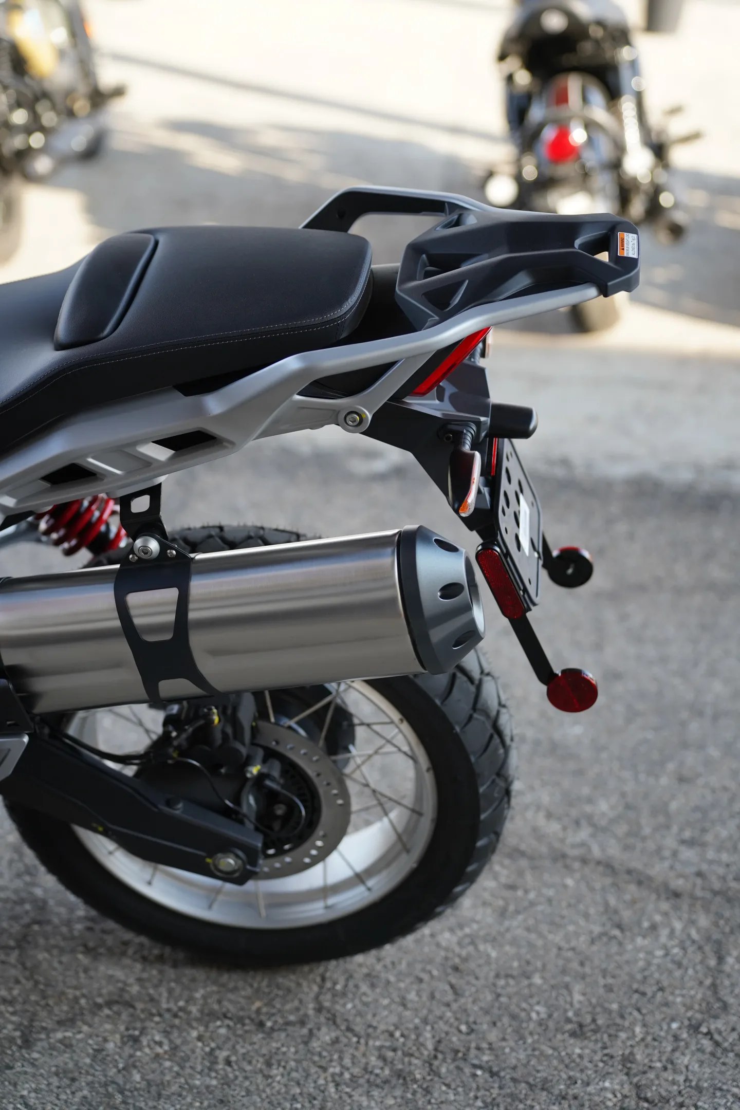 2027 Moto Guzzi V85TT - Giallo Wadi