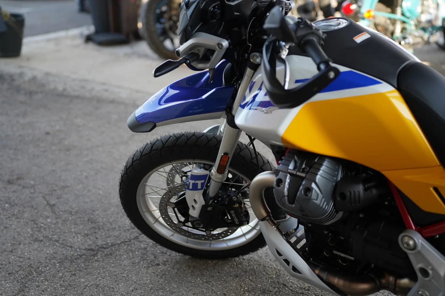 2027 Moto Guzzi V85TT - Giallo Wadi