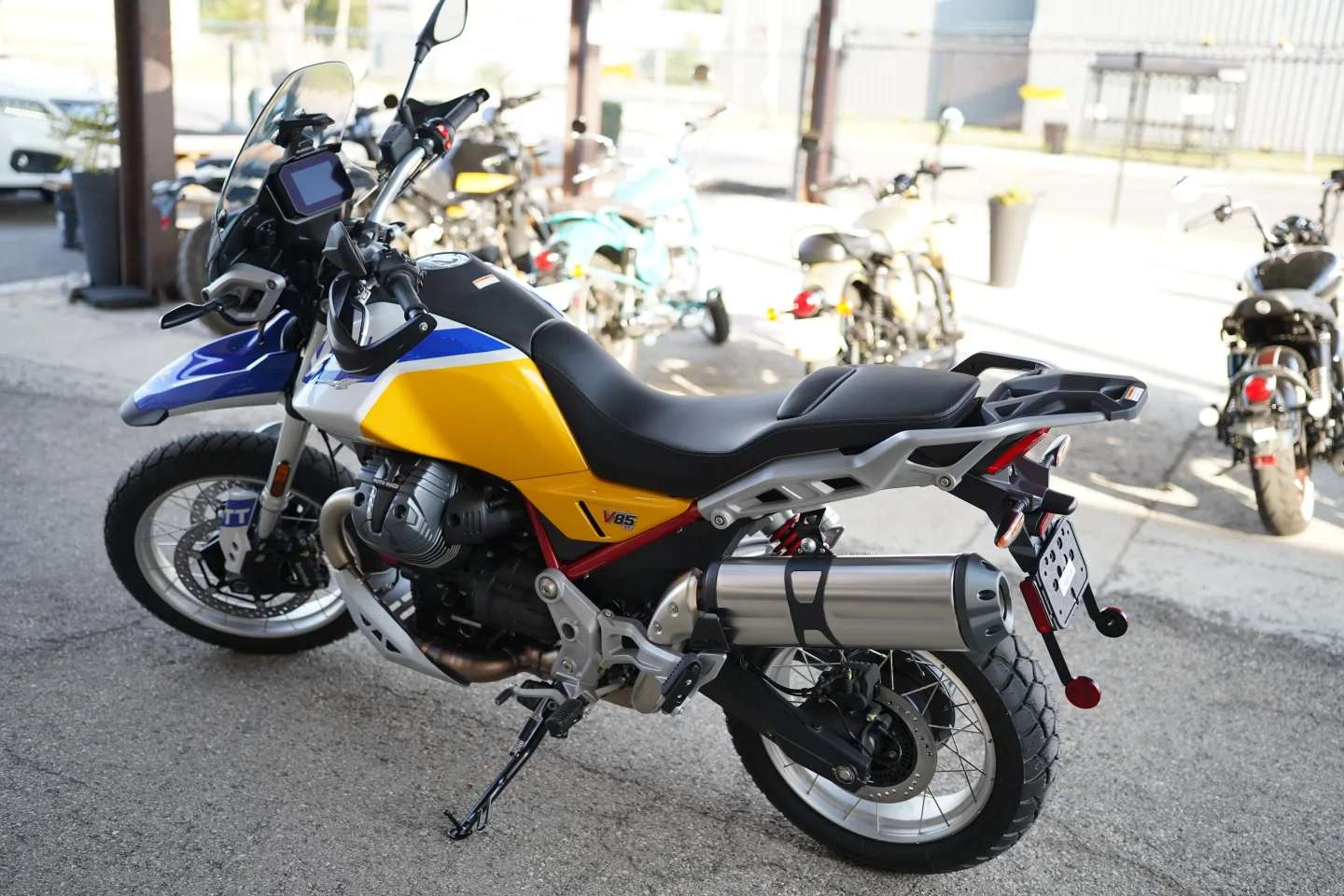2027 Moto Guzzi V85TT - Giallo Wadi