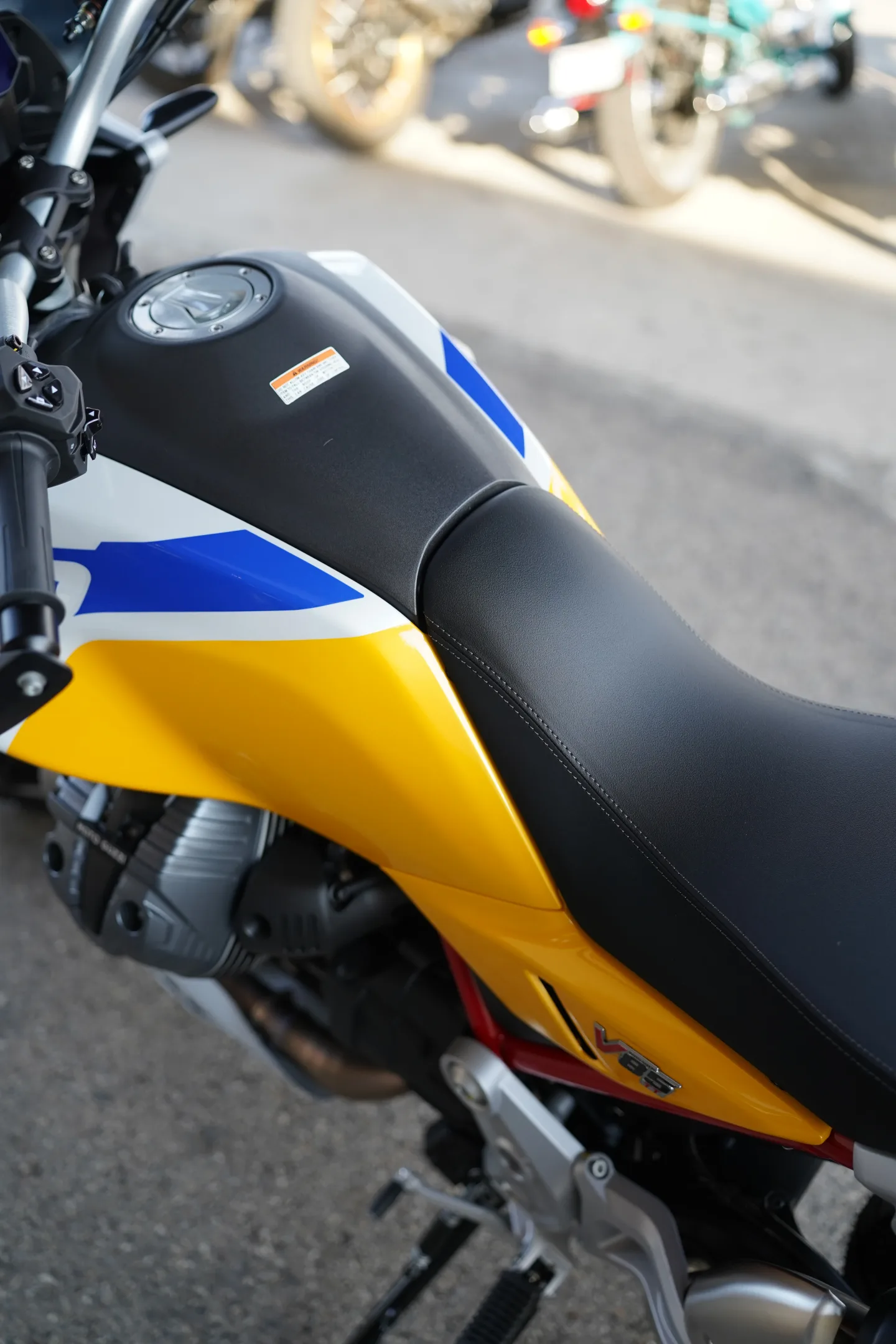 2027 Moto Guzzi V85TT - Giallo Wadi