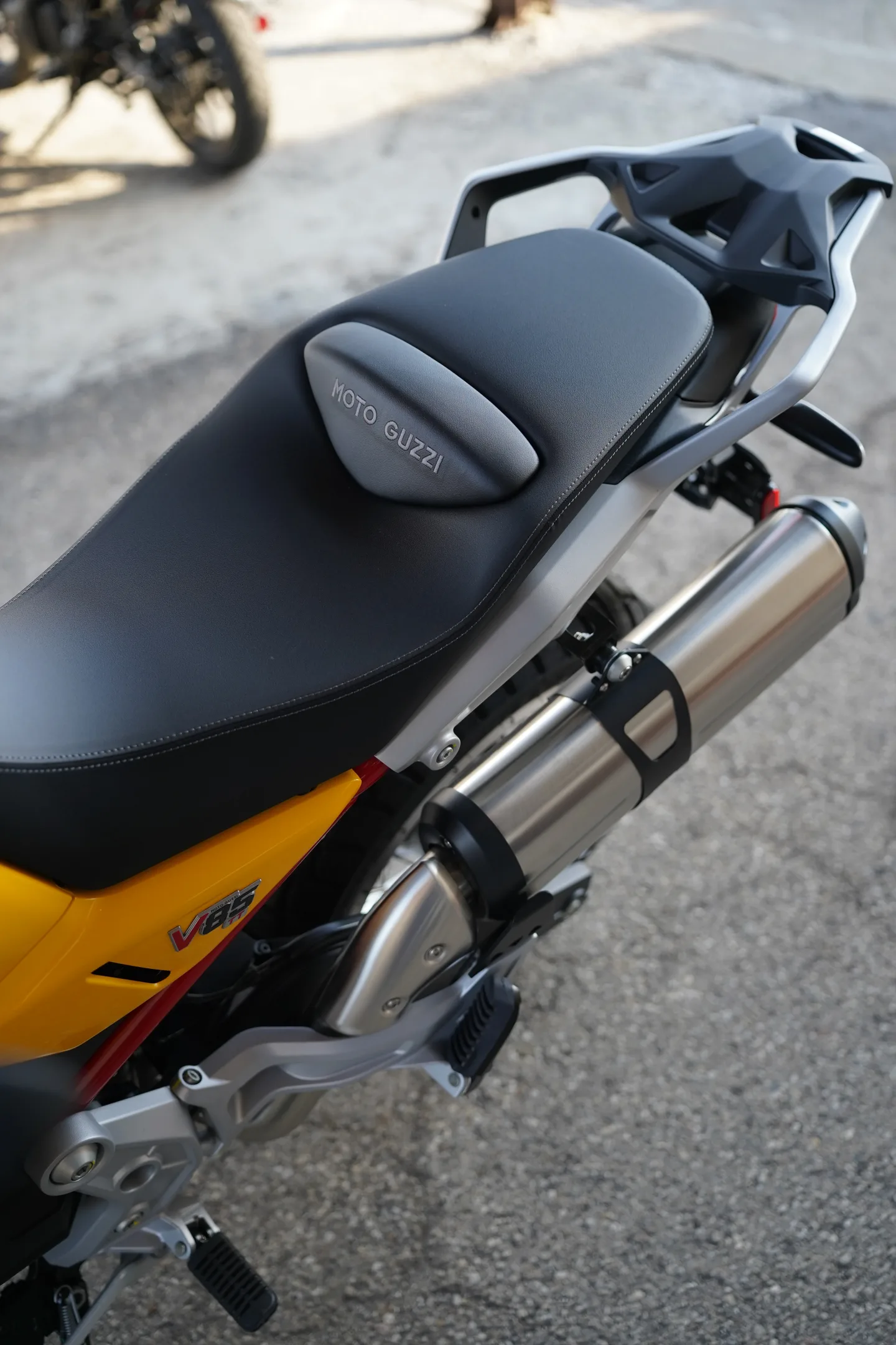 2027 Moto Guzzi V85TT - Giallo Wadi