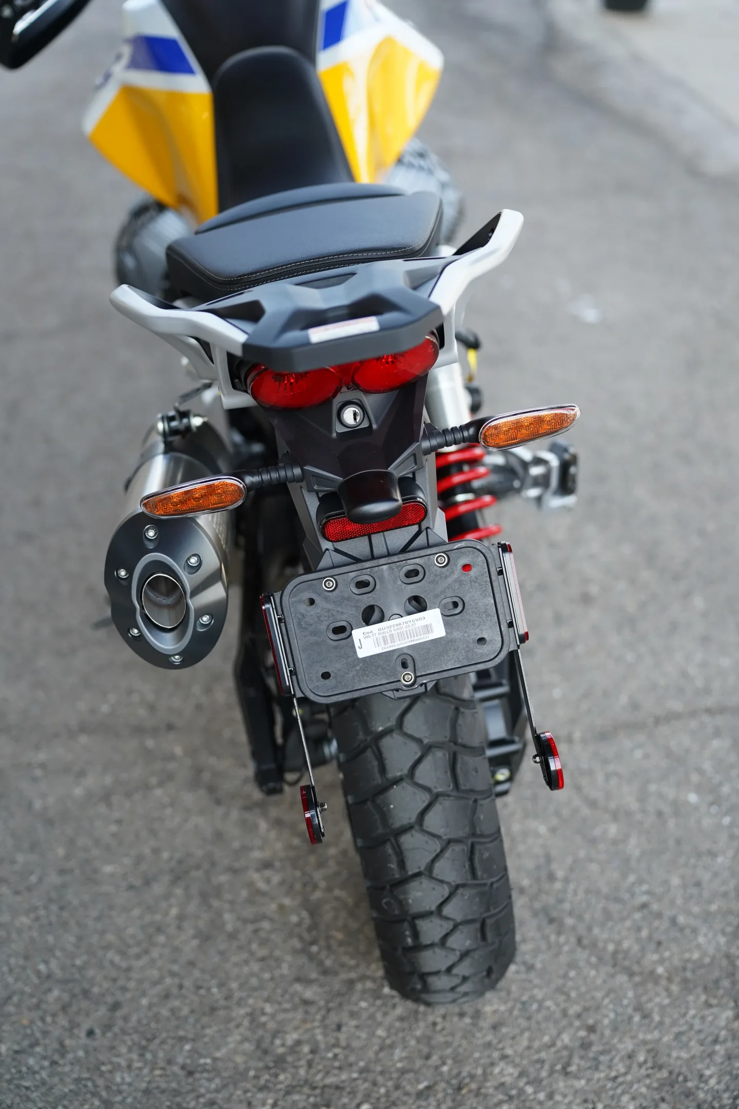 2027 Moto Guzzi V85TT - Giallo Wadi