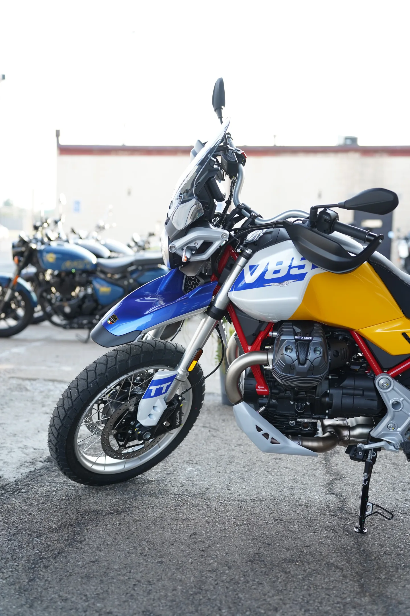 2027 Moto Guzzi V85TT - Giallo Wadi