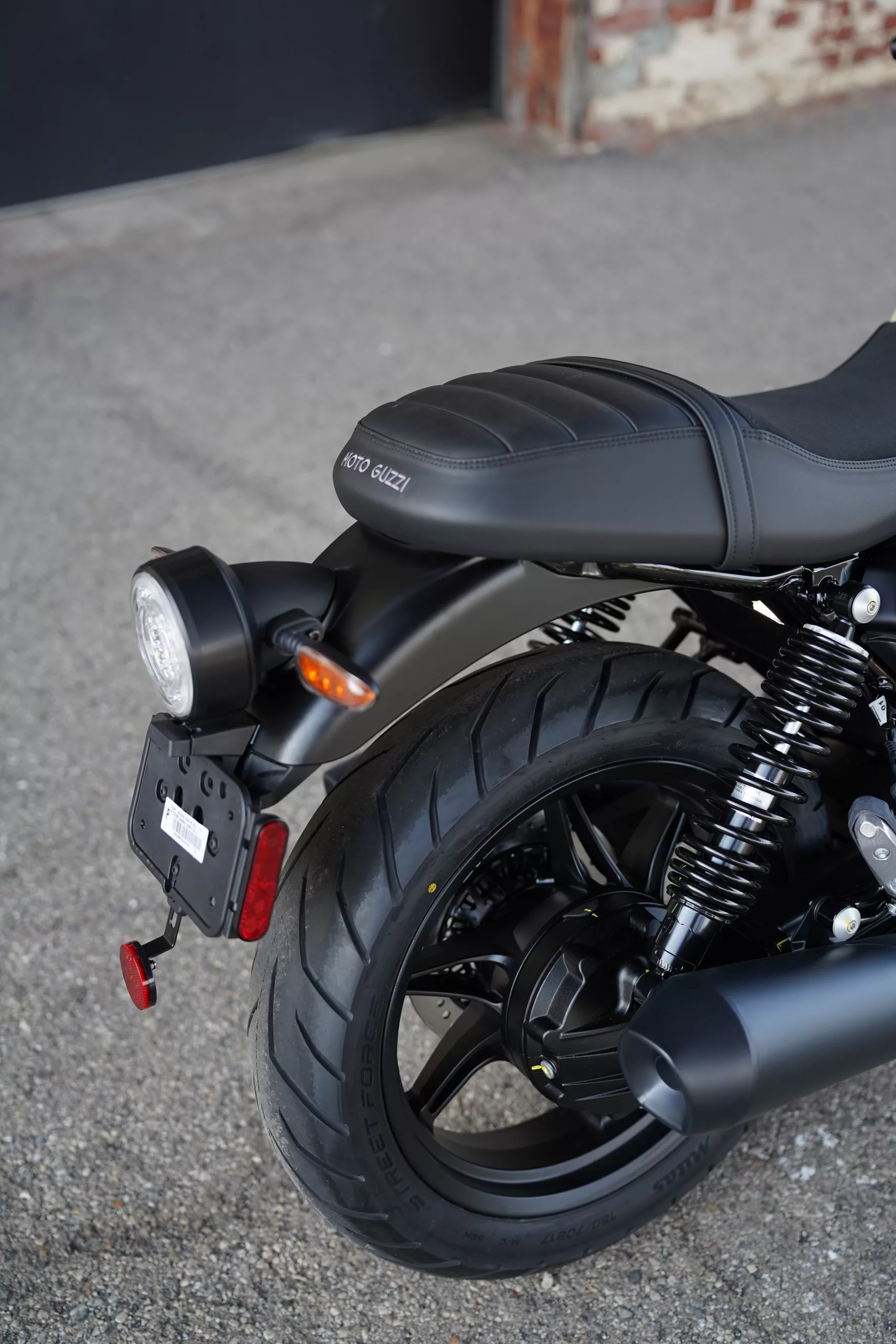 2027 Moto Guzzi V7 Stone - Sabbia Camo - Image 51