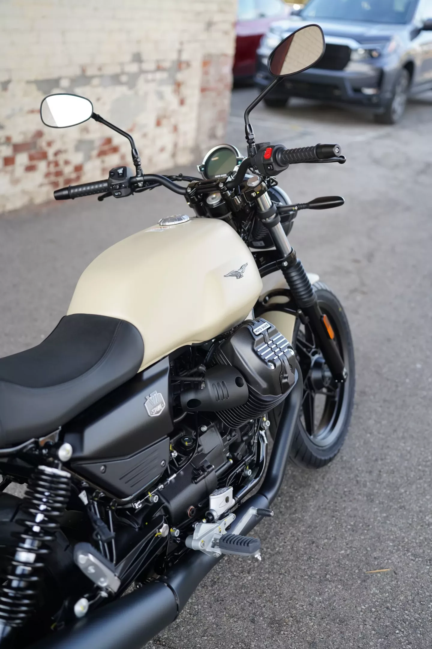 DSC00490 2027 Moto Guzzi V7 Stone - Sabbia Camo