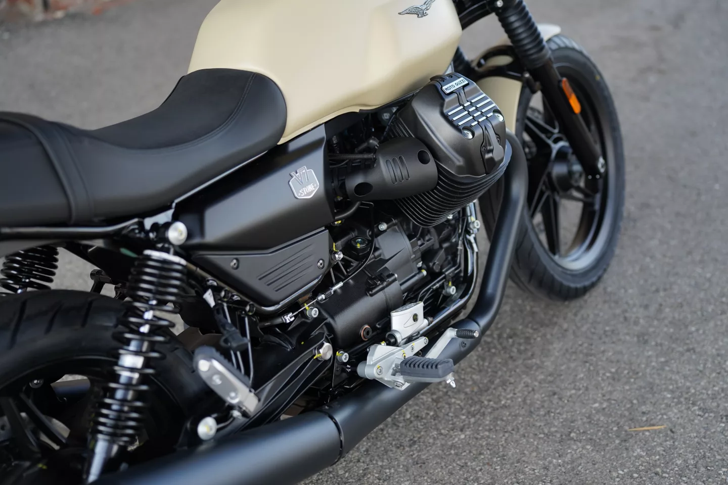 DSC00494 2027 Moto Guzzi V7 Stone - Sabbia Camo