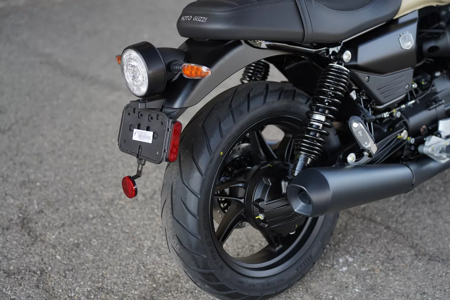 DSC00495 2027 Moto Guzzi V7 Stone - Sabbia Camo