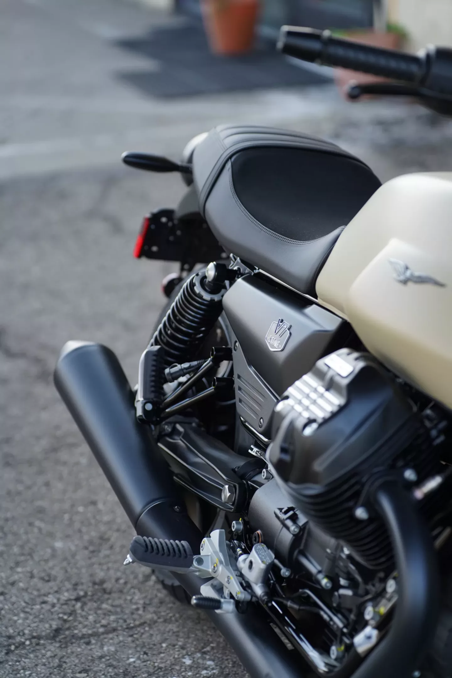 DSC00498 2027 Moto Guzzi V7 Stone - Sabbia Camo