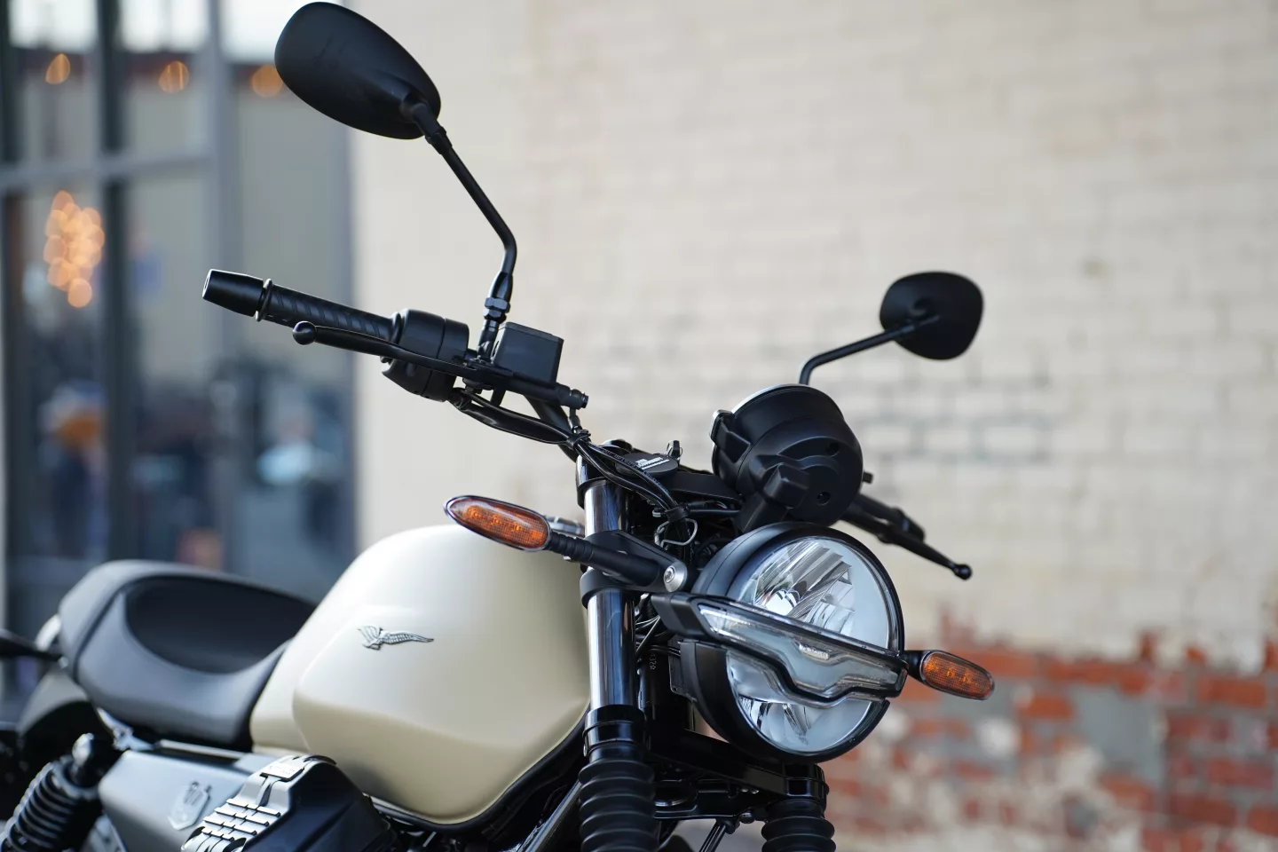 DSC00499 2027 Moto Guzzi V7 Stone - Sabbia Camo