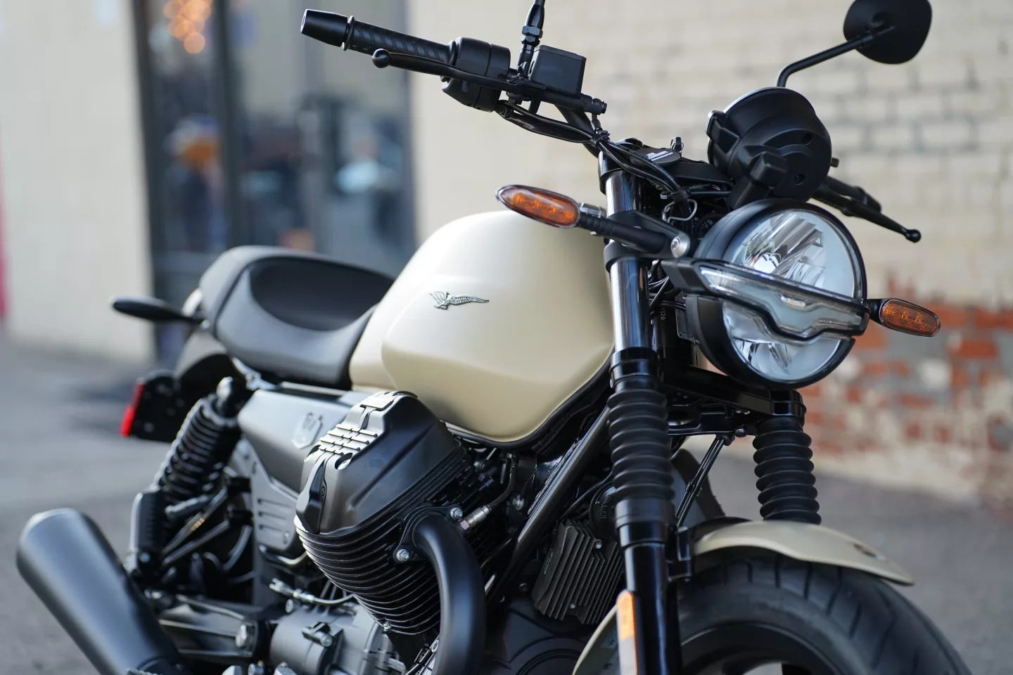 DSC00500 2027 Moto Guzzi V7 Stone - Sabbia Camo
