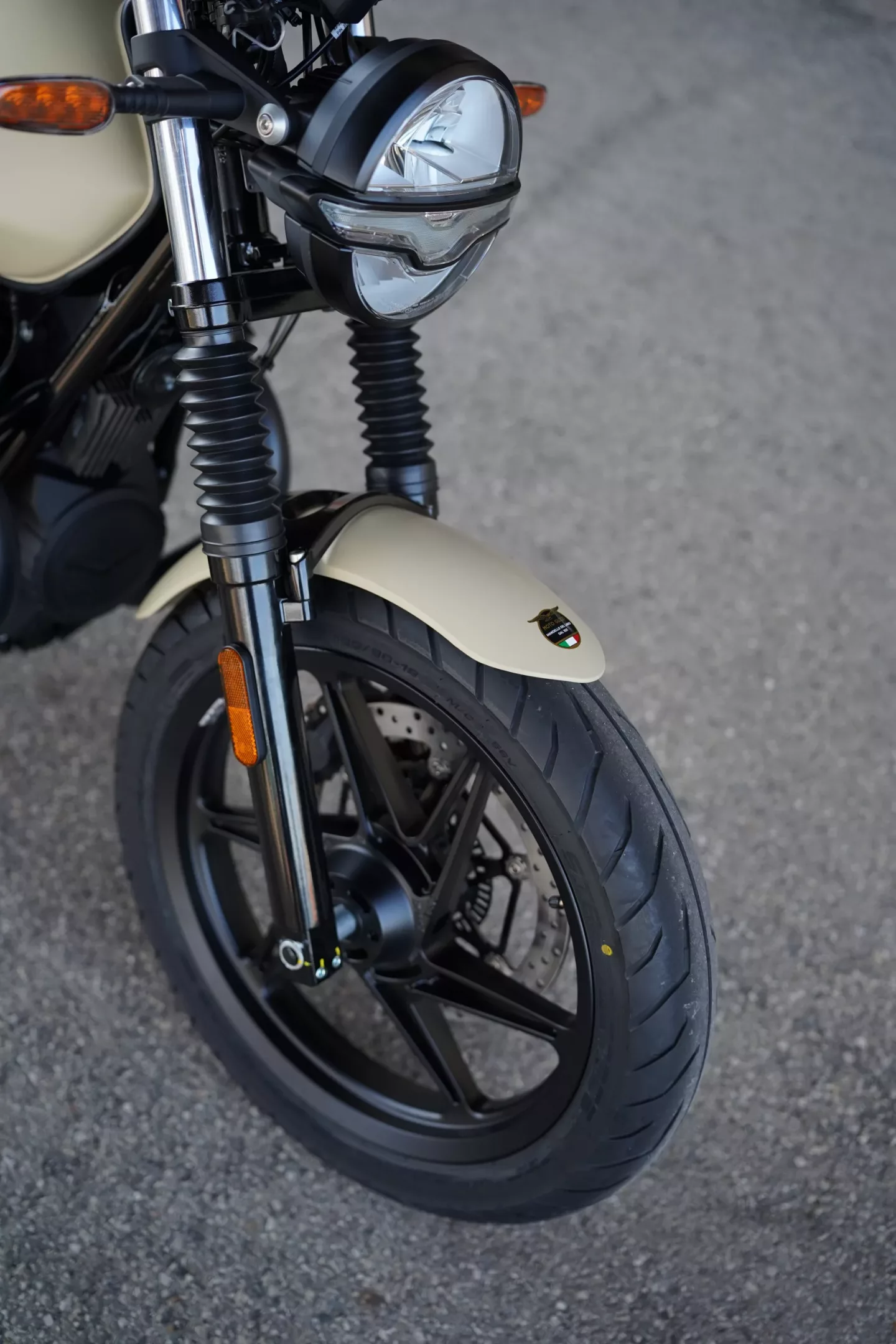 DSC00504 2027 Moto Guzzi V7 Stone - Sabbia Camo