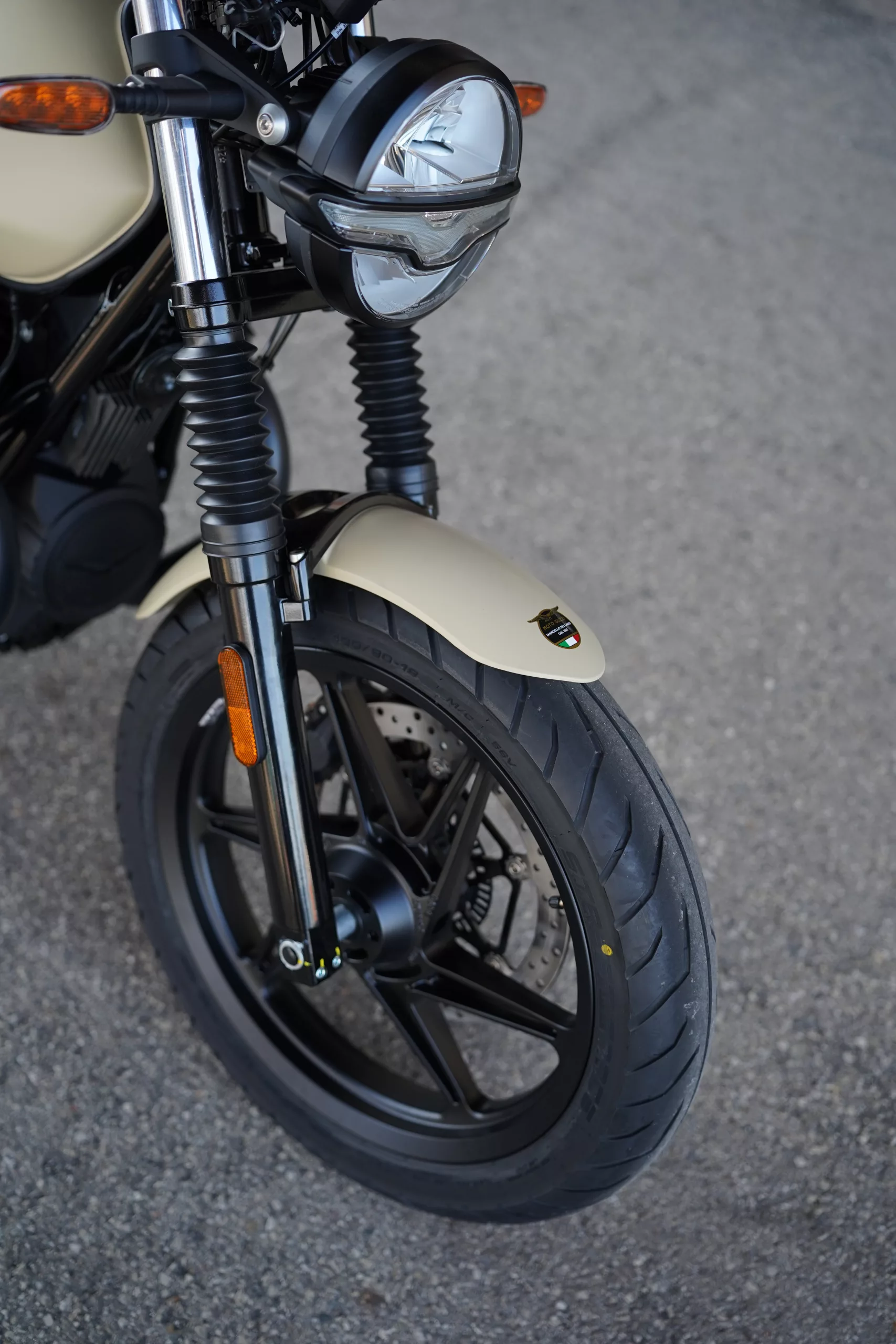 2027 Moto Guzzi V7 Stone - Sabbia Camo - Image 6