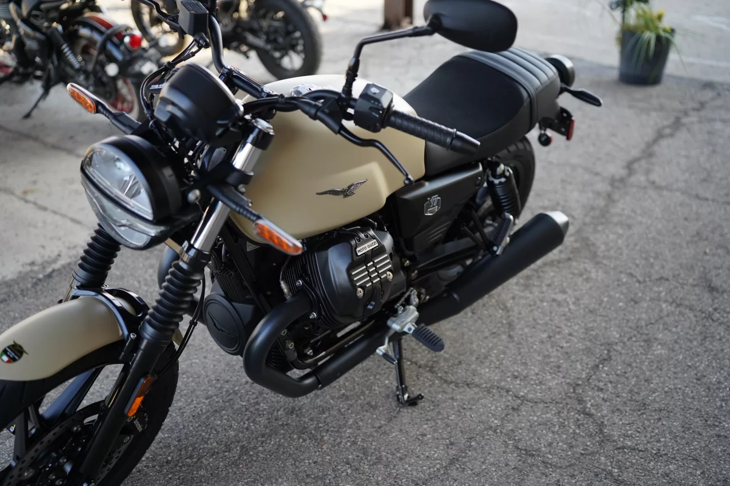 DSC00505 2027 Moto Guzzi V7 Stone - Sabbia Camo