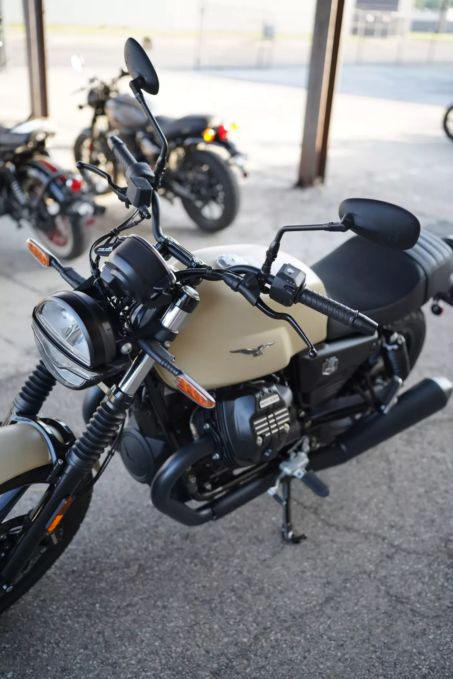 DSC00506 2027 Moto Guzzi V7 Stone - Sabbia Camo