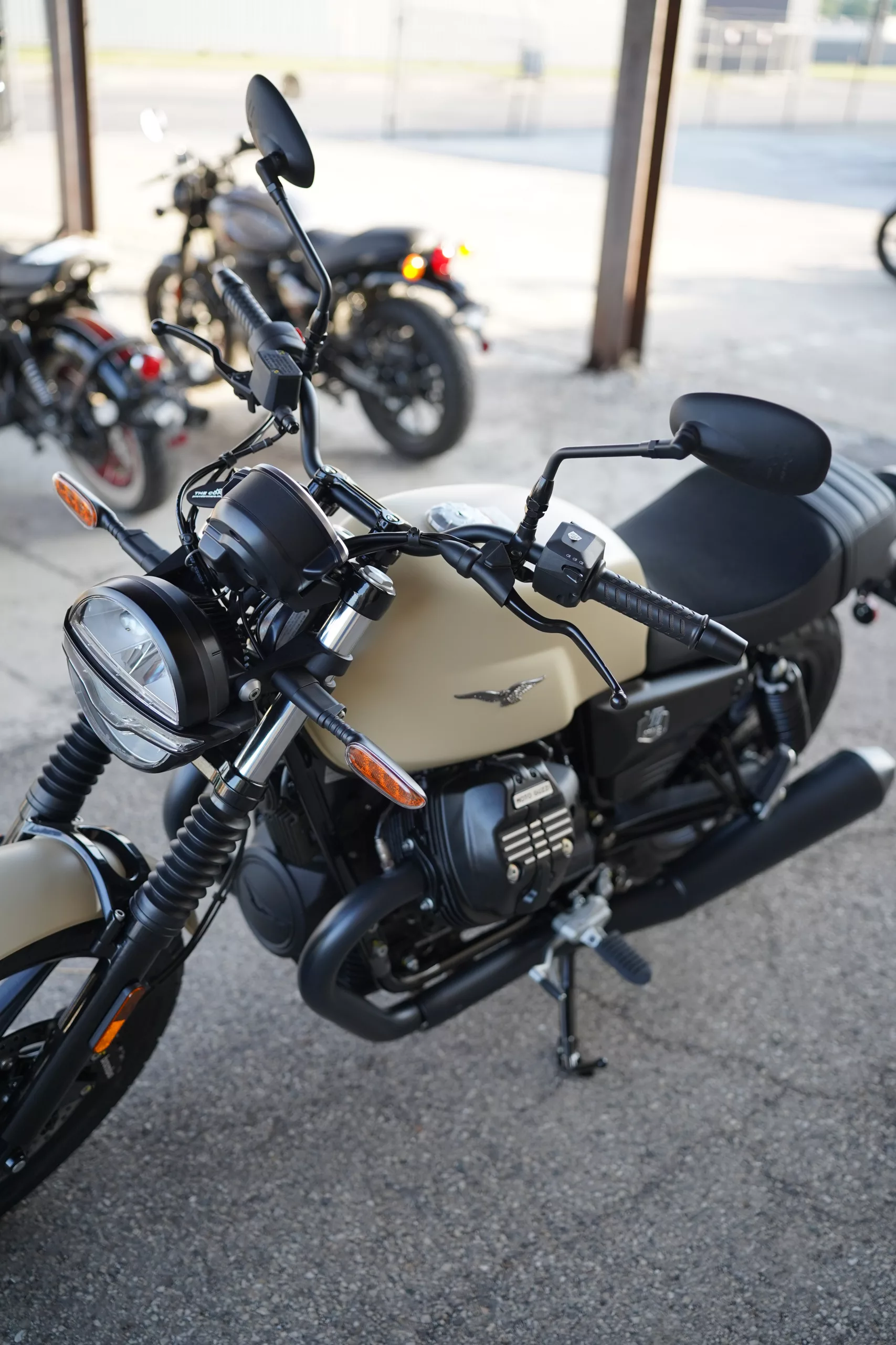 2027 Moto Guzzi V7 Stone - Sabbia Camo - Image 8