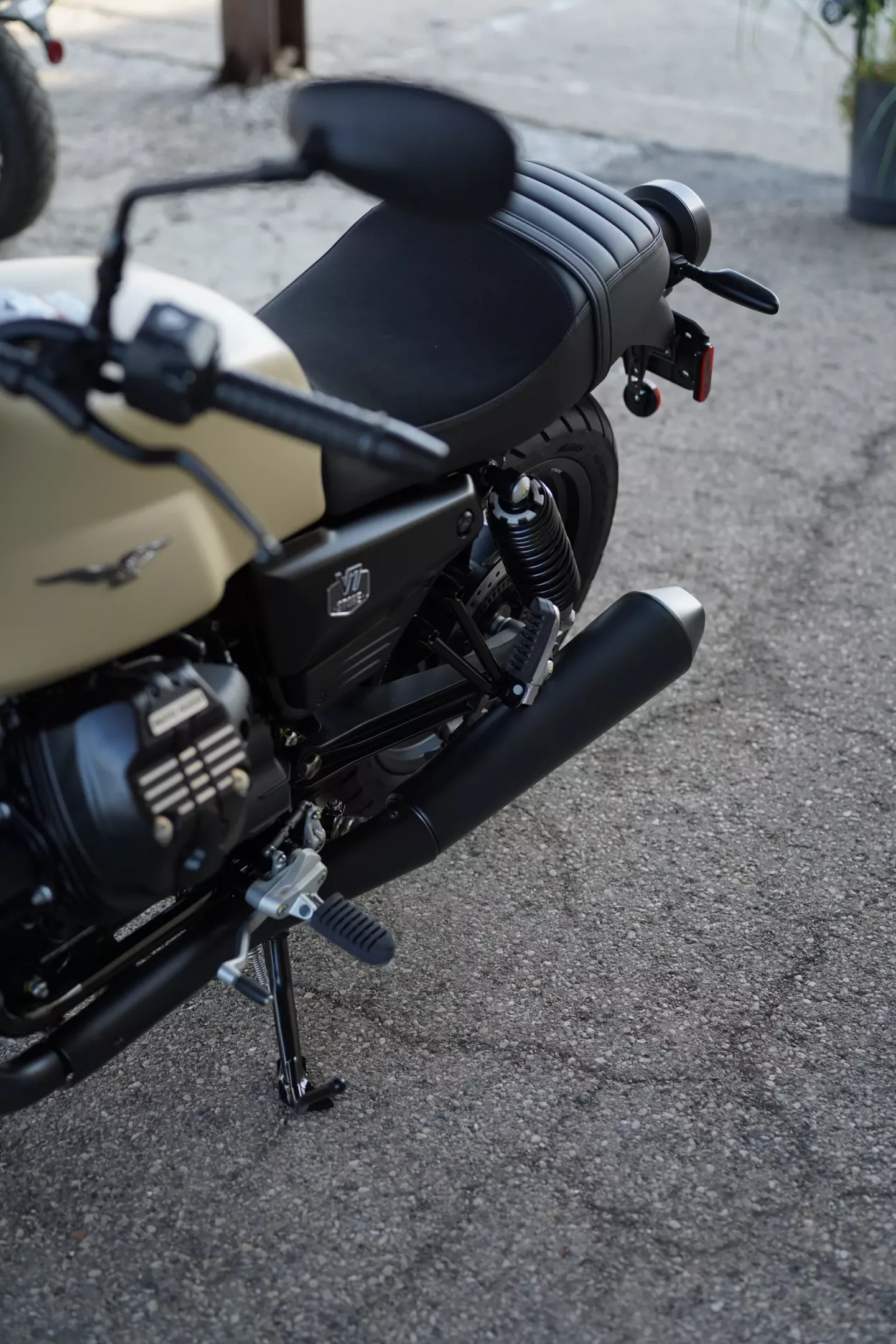 DSC00507 2027 Moto Guzzi V7 Stone - Sabbia Camo