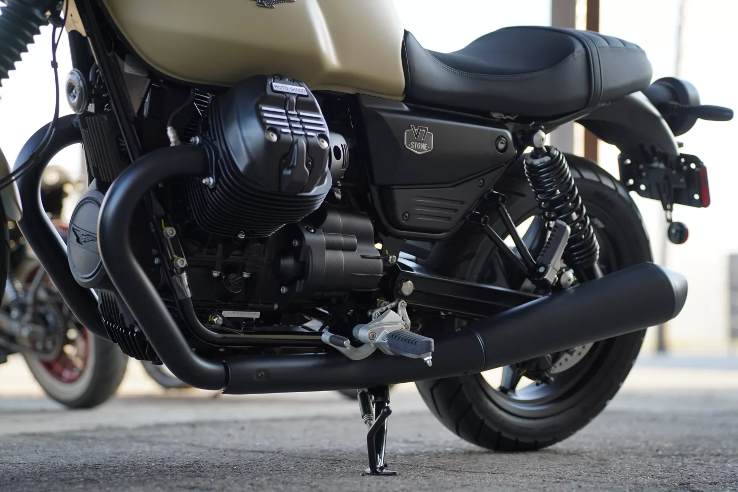 DSC00509 2027 Moto Guzzi V7 Stone - Sabbia Camo