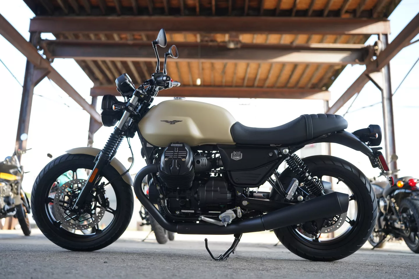 DSC00510 2027 Moto Guzzi V7 Stone - Sabbia Camo